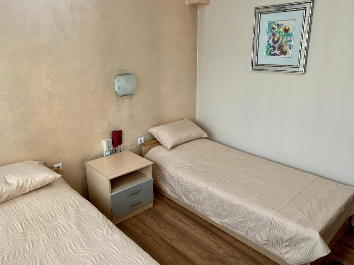 Hotel Brkic Sarajevo Airport - Free Parking Kültér fotó